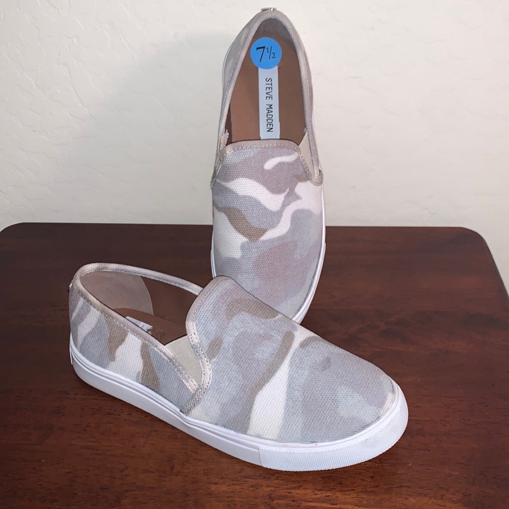 STEVE MADDEN BRAND NEW SIZE 7.5 SUPER CUTE SLIP ON SHOES